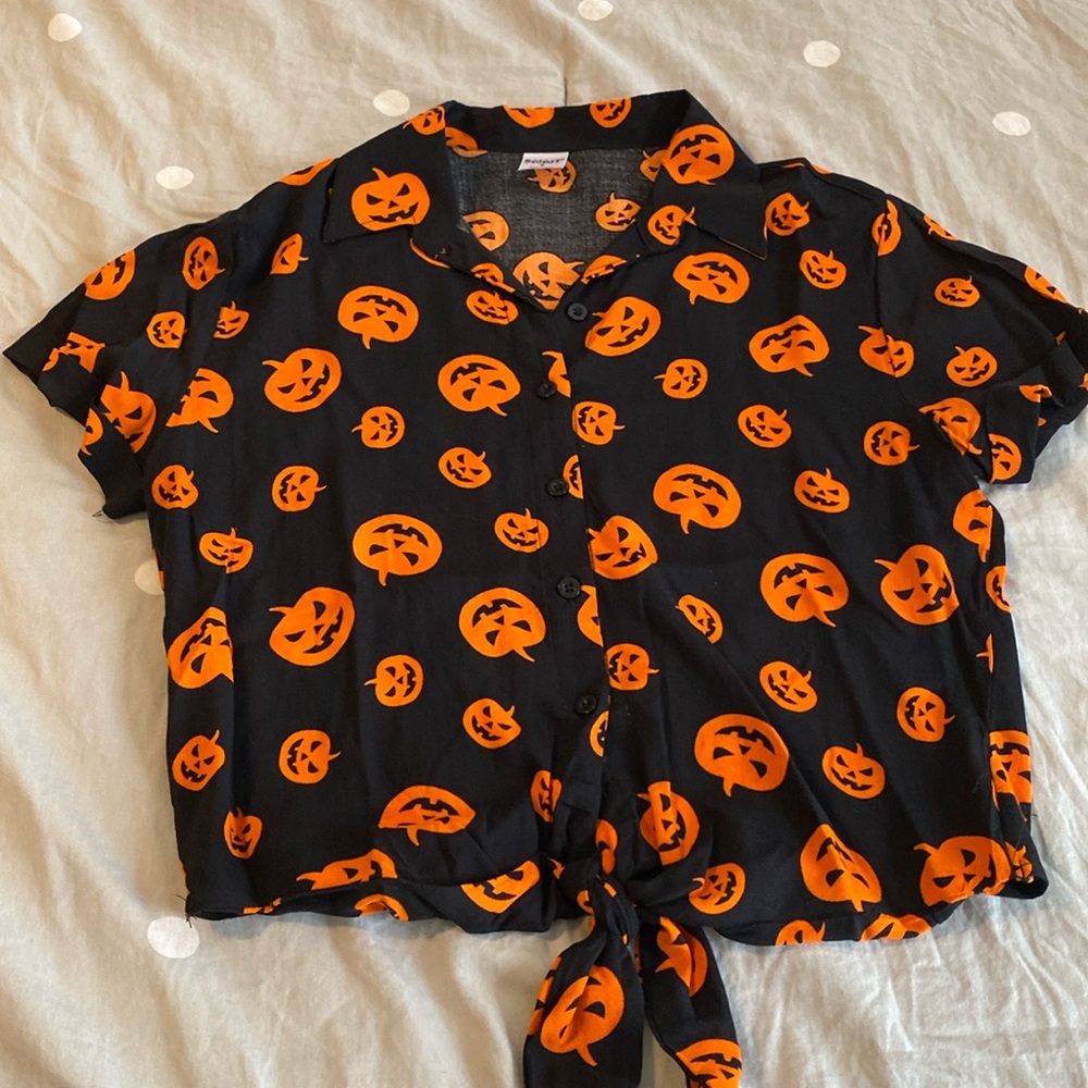 Halloween cropped button down tie front shirt